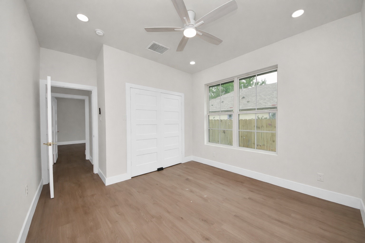 427 North Milby Street Houston, TX 77003 - Photo 29 of 44 an empty room with wooden floor and windows
