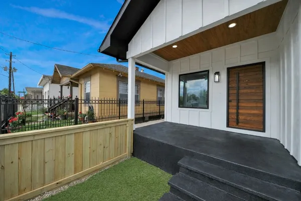 $349,900 | 427 North Milby Street, Houston, TX 77003