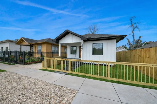 $349,900 | 427 North Milby Street, Houston, TX 77003