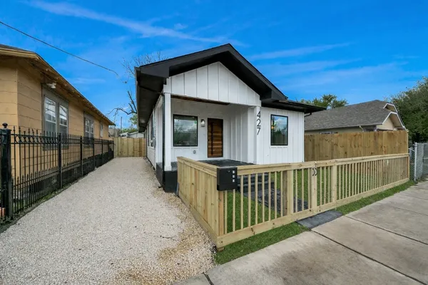 $349,900 | 427 North Milby Street, Houston, TX 77003