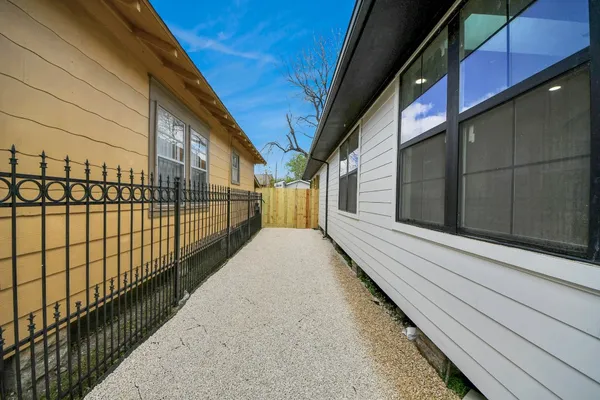 $349,900 | 427 North Milby Street, Houston, TX 77003
