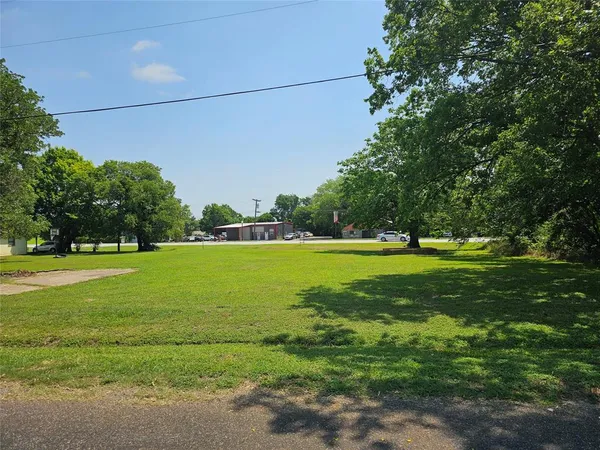$250,000 | 1901 North Kaufman Street, Ennis, TX 75119