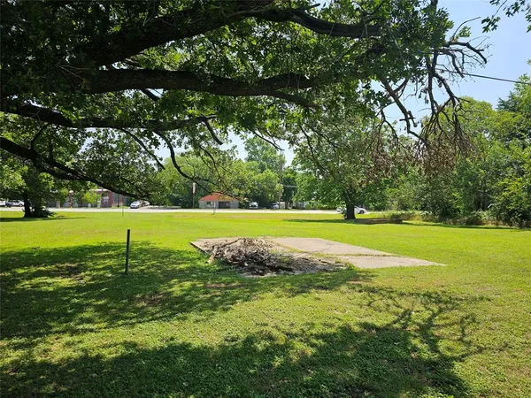 $250,000 | 1901 North Kaufman Street, Ennis, TX 75119