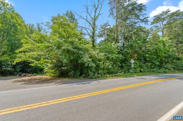 a view of a large tub with a road