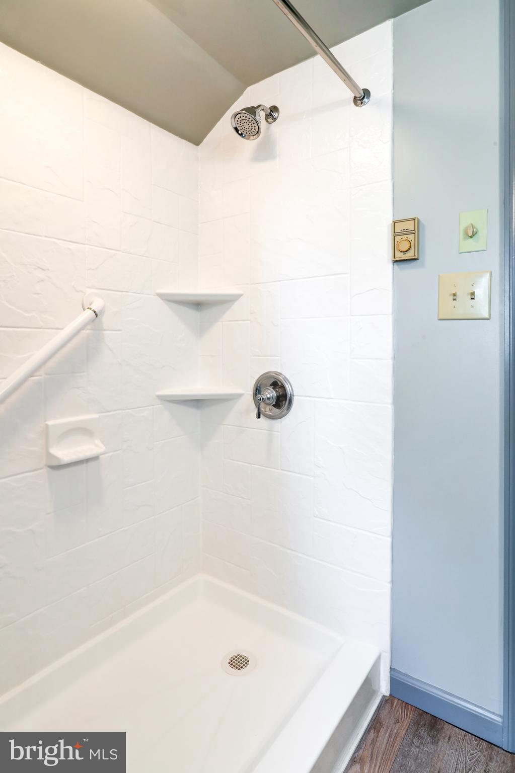 206 Pleasant Hill Drive Lititz, PA 17543 - Photo 28 of 35 a bathroom with a bathtub