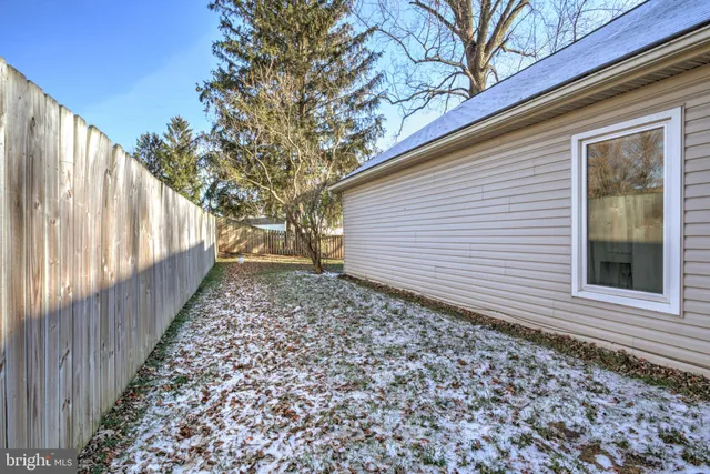 a view of a backyard with pathway