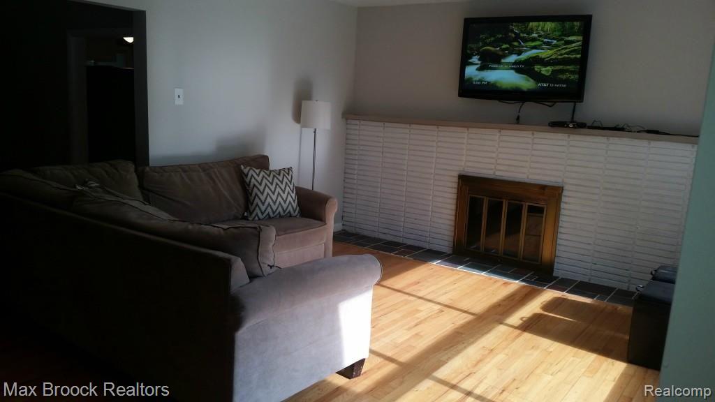 23862 Berg Road Southfield, MI 48033 - Photo 8 of 69 20150521_175701.jpg