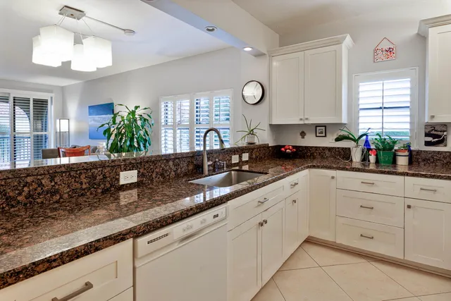 $527,000 | 300 Uno Lago Drive, Unit 405, Juno Beach, FL 33408