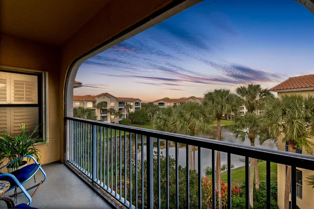 $527,000 | 300 Uno Lago Drive, Unit 405, Juno Beach, FL 33408