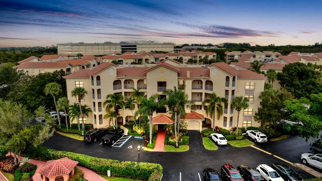 $527,000 | 300 Uno Lago Drive, Unit 405, Juno Beach, FL 33408
