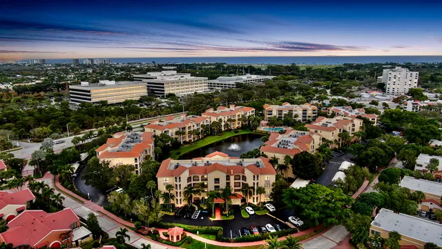 $527,000 | 300 Uno Lago Drive, Unit 405, Juno Beach, FL 33408