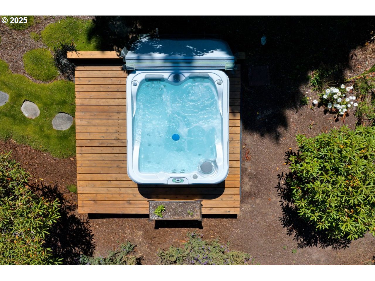 5343 Leavitt Loop Florence, OR 97439 - Photo 41 of 48 Hot Tub