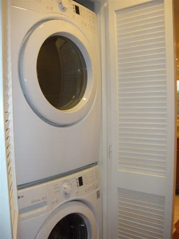 a close up view of a washer and dryer