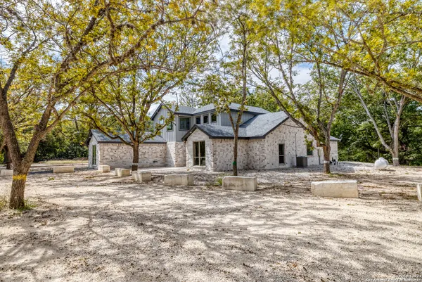 $799,000 | 422 Red Wright Road, Rio Frio, TX 78879