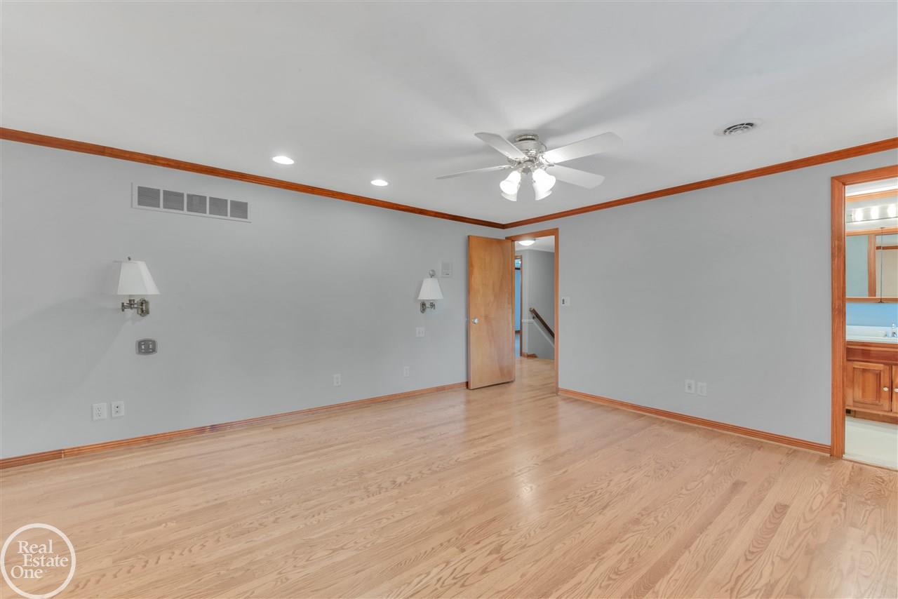 747 Ballantyne Road Grosse Pointe Shores, MI 48236 - Photo 19 of 46