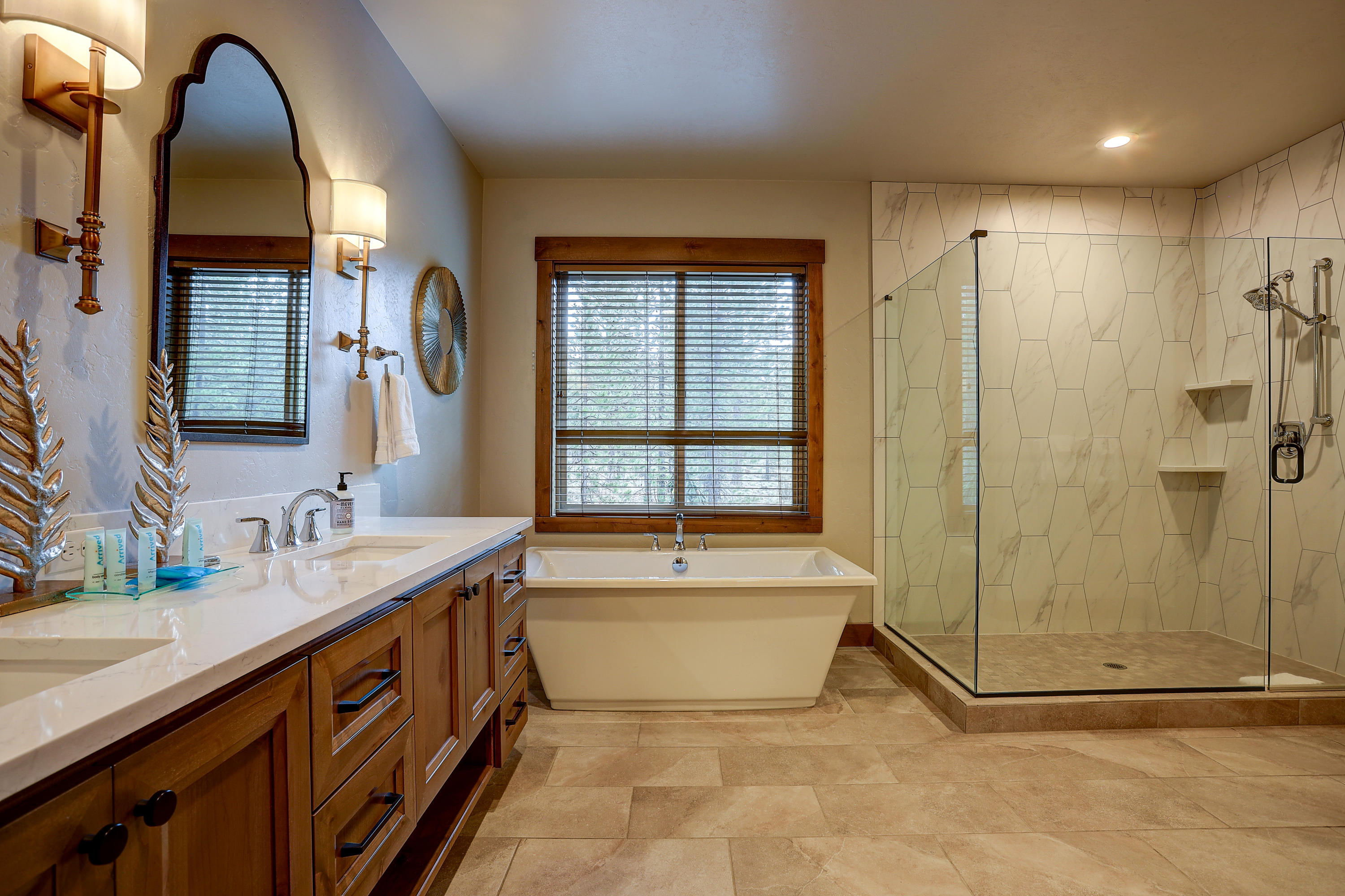 56688 Glowstone Loop Bend, OR 97707 - Photo 19 of 53 Bathroom_Soaking Tub