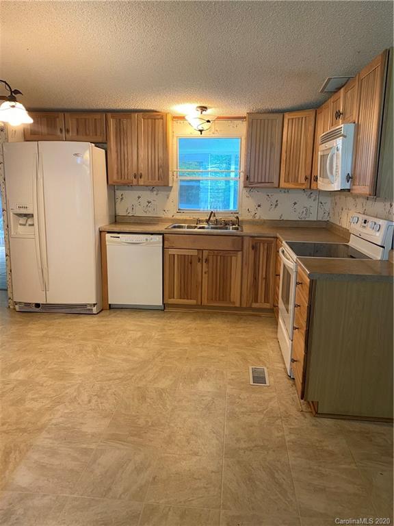 137 Walnut Road Clyde, NC 28721 - Photo 13 of 38