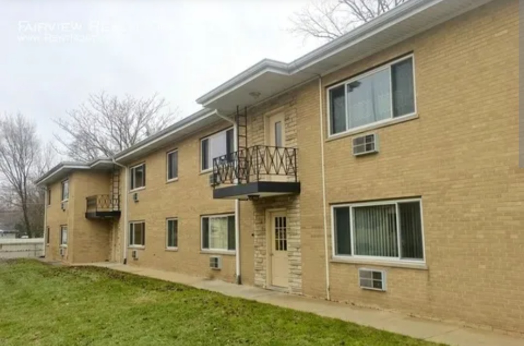 501 Chicago Road, Unit 11 Thornton, IL 60476 - Photo 1 of 8 front view of a house with a yard