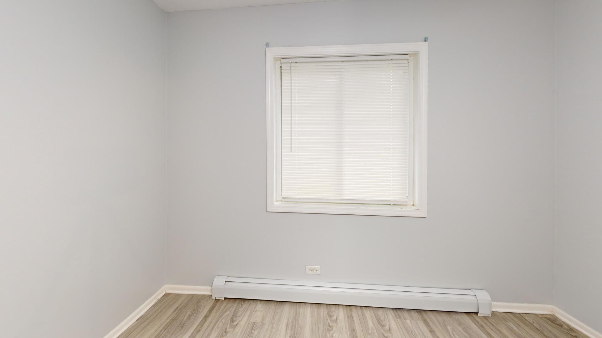 501 Chicago Road, Unit 11 Thornton, IL 60476 - Photo 5 of 8 an empty room with a window