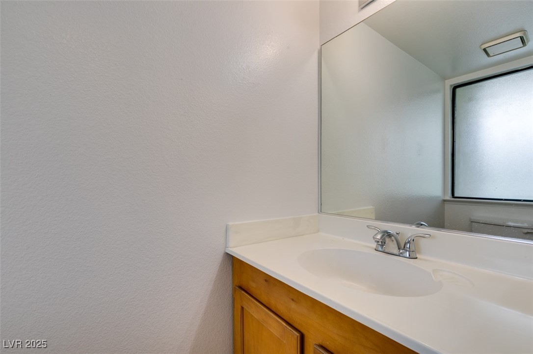 2681 Ruthe Duarte Avenue Las Vegas, NV 89121 - Photo 28 of 43 Bathroom featuring vanity