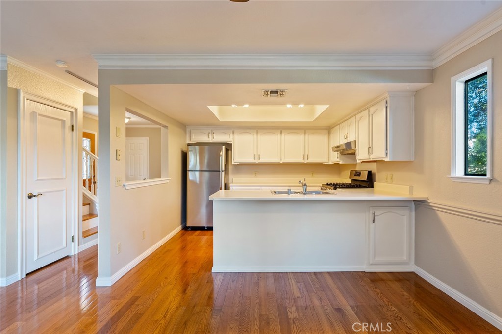 6815 Santa Lucia Road, Unit 5 Atascadero, CA 93422 - Photo 15 of 44 Well-appointed kitchen with ample cabinetry and counter space for meal preparation or enjoying breakfast at the ~8' breakfast bar.
