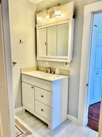 $2,500 | 52 Essex Street, Unit 2, Beverly, MA 01915