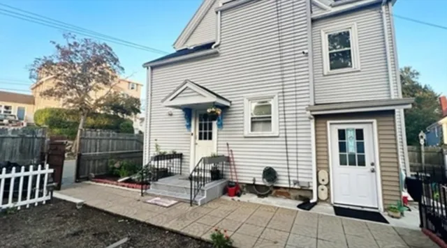 $2,500 | 52 Essex Street, Unit 2, Beverly, MA 01915