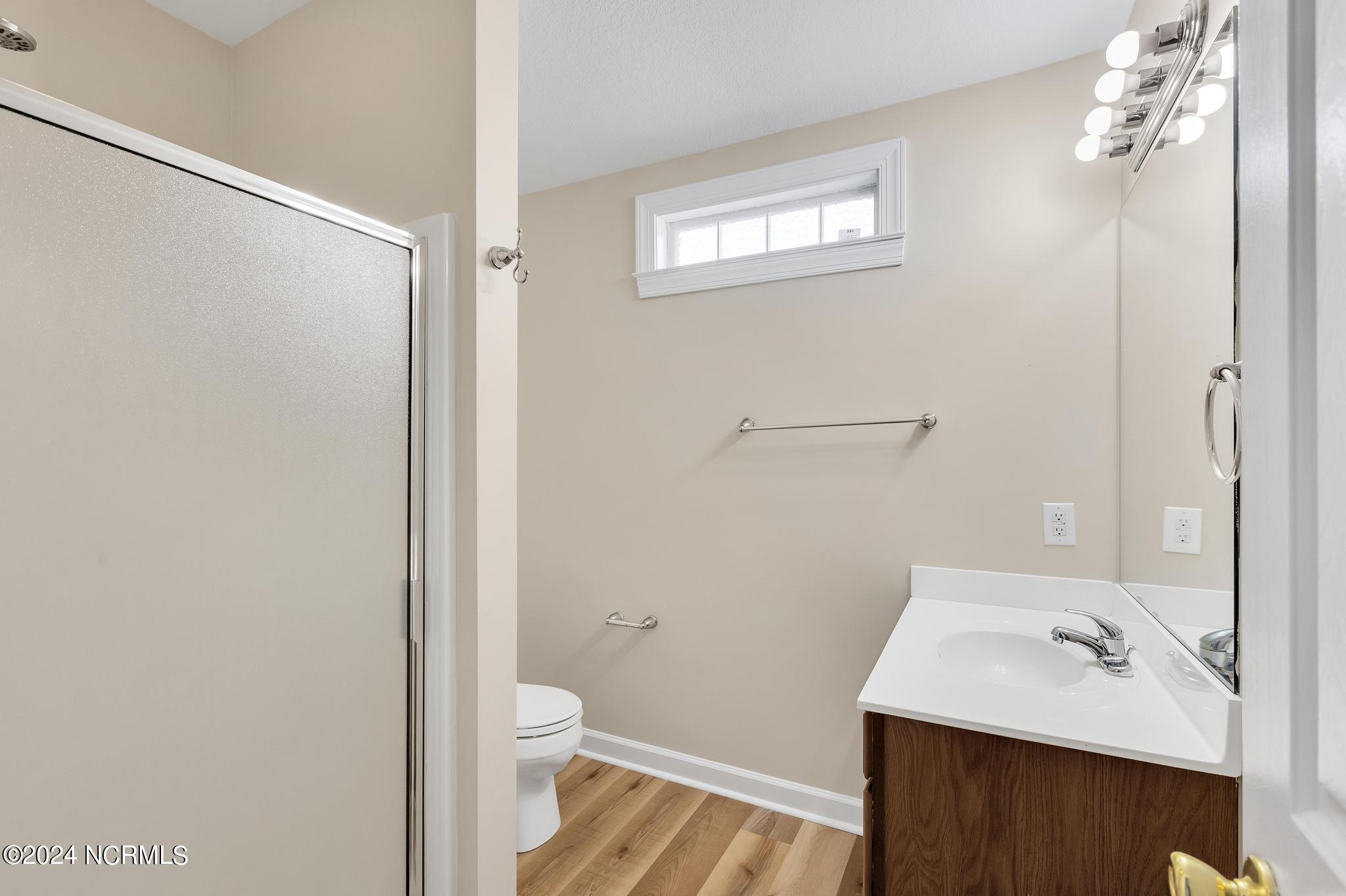 108 Burning Tree Lane Jacksonville, NC 28546 - Photo 18 of 23 Upstairs bath