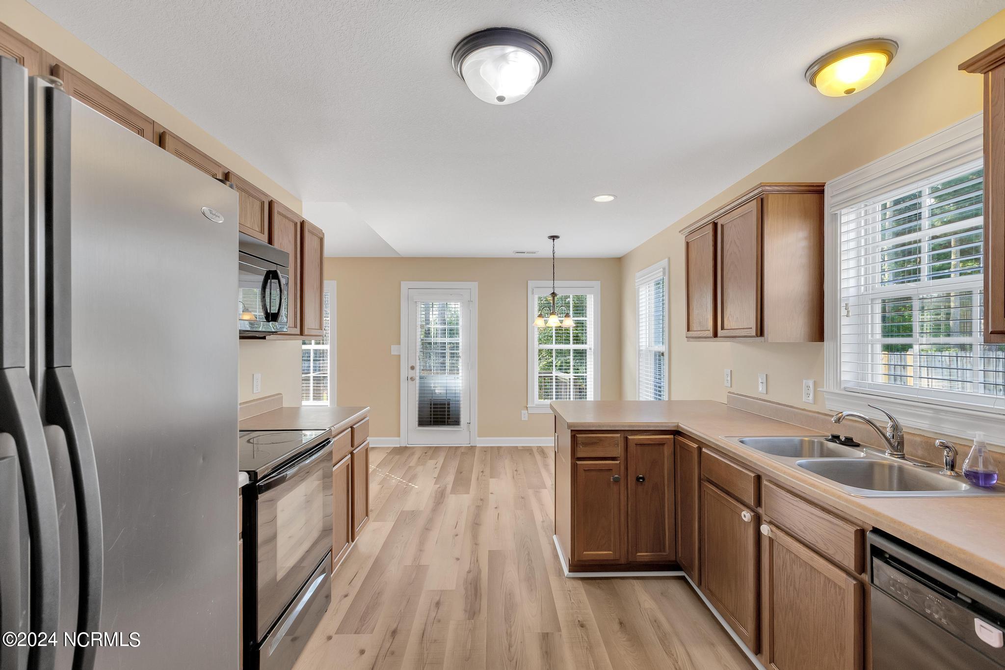 108 Burning Tree Lane Jacksonville, NC 28546 - Photo 8 of 23 IMG_7485