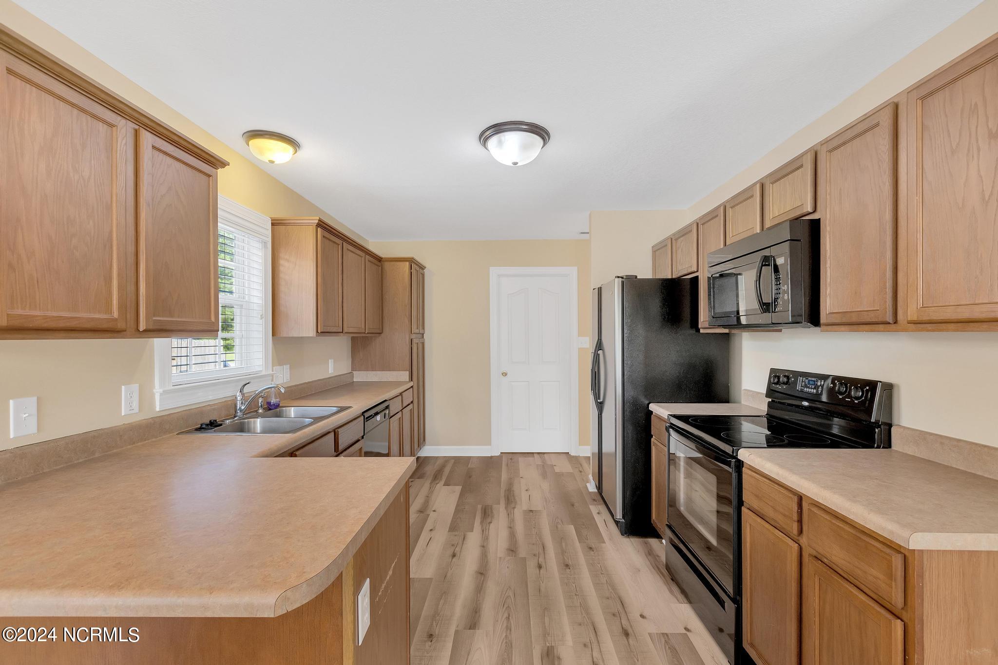 108 Burning Tree Lane Jacksonville, NC 28546 - Photo 9 of 23 IMG_7488