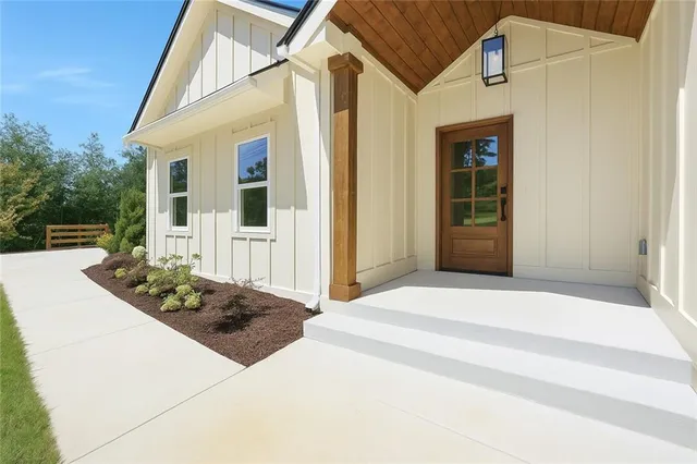 a view of a house with backyard and windows