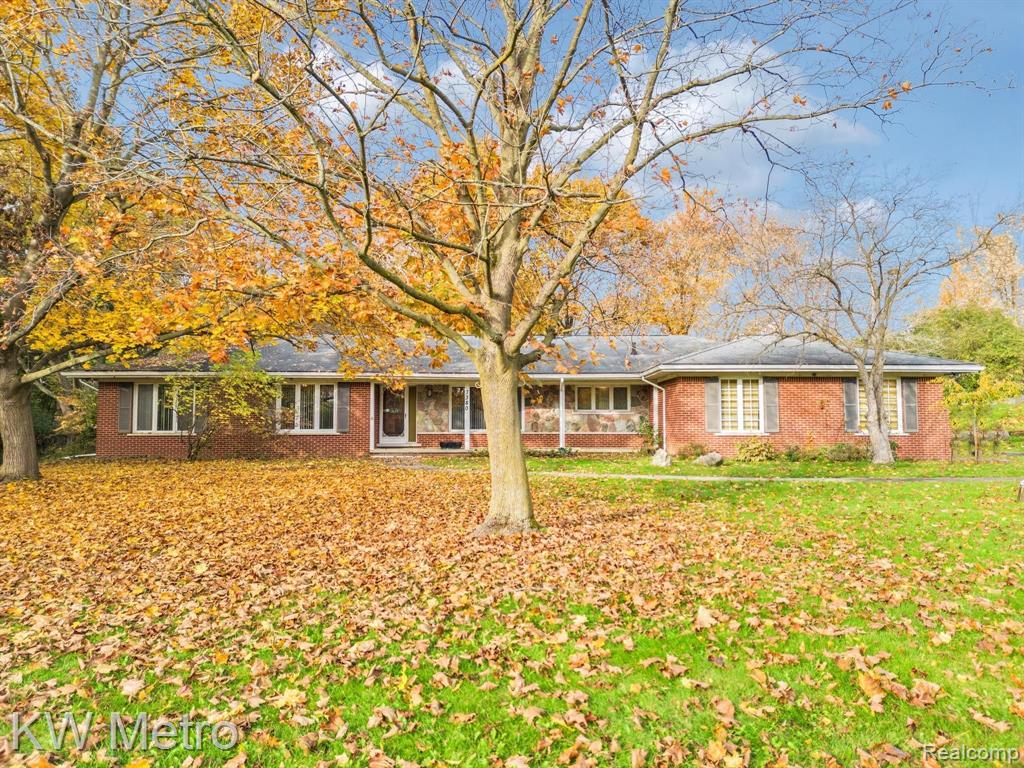 7380 Villamuer Road West Bloomfield, MI 48322 - Photo 3 of 59
