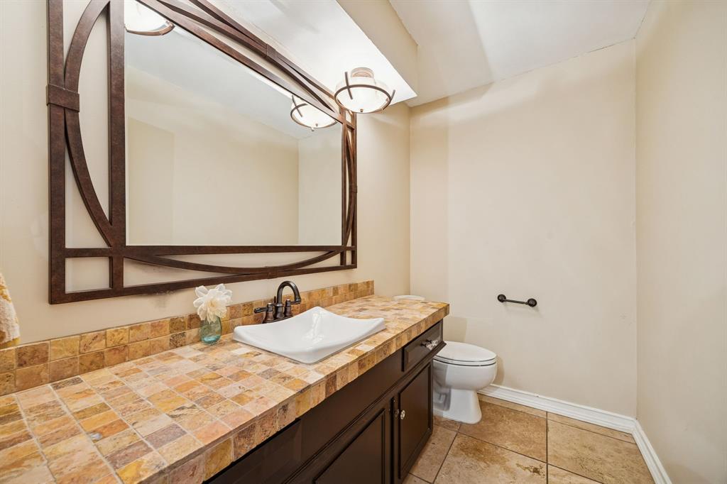 9321 Springwater Drive Dallas, TX 75228 - Photo 9 of 31