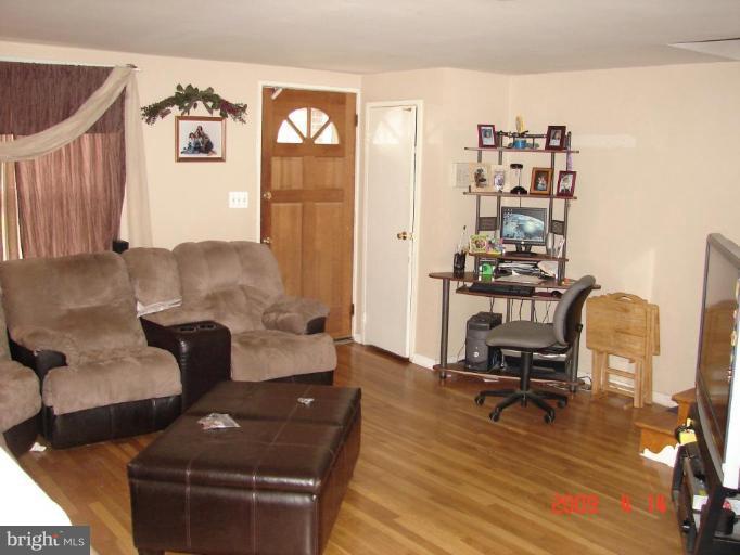 7358 Edsworth Road Dundalk, MD 21222 - Photo 2 of 9 Living Room