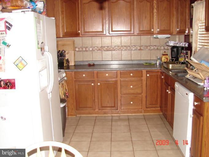 7358 Edsworth Road Dundalk, MD 21222 - Photo 3 of 9 Kitchen