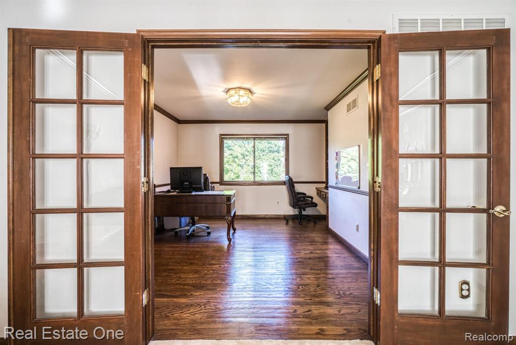 1860 Jason Circle Rochester Hills, MI 48306 - Photo 12 of 43