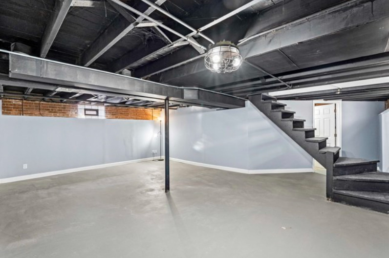 32 166th Place Calumet City, IL 60409 - Photo 14 of 18 a view of an empty room