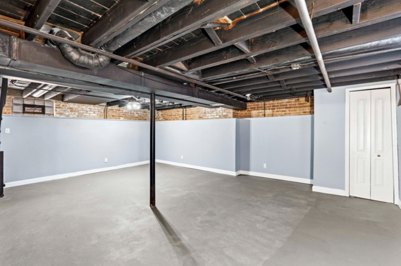 32 166th Place Calumet City, IL 60409 - Photo 15 of 18 a view of an empty room