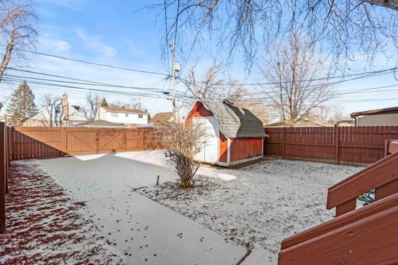 32 166th Place Calumet City, IL 60409 - Photo 16 of 18 a backyard of a house