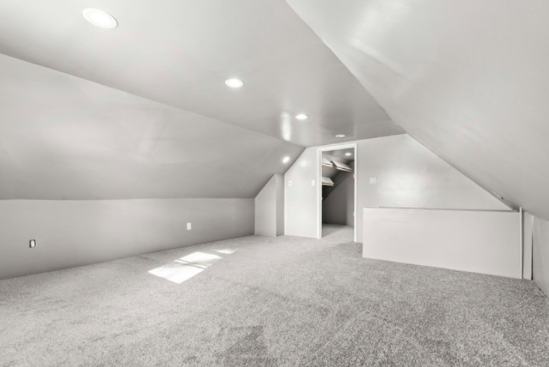 32 166th Place Calumet City, IL 60409 - Photo 10 of 18 a view of an empty room