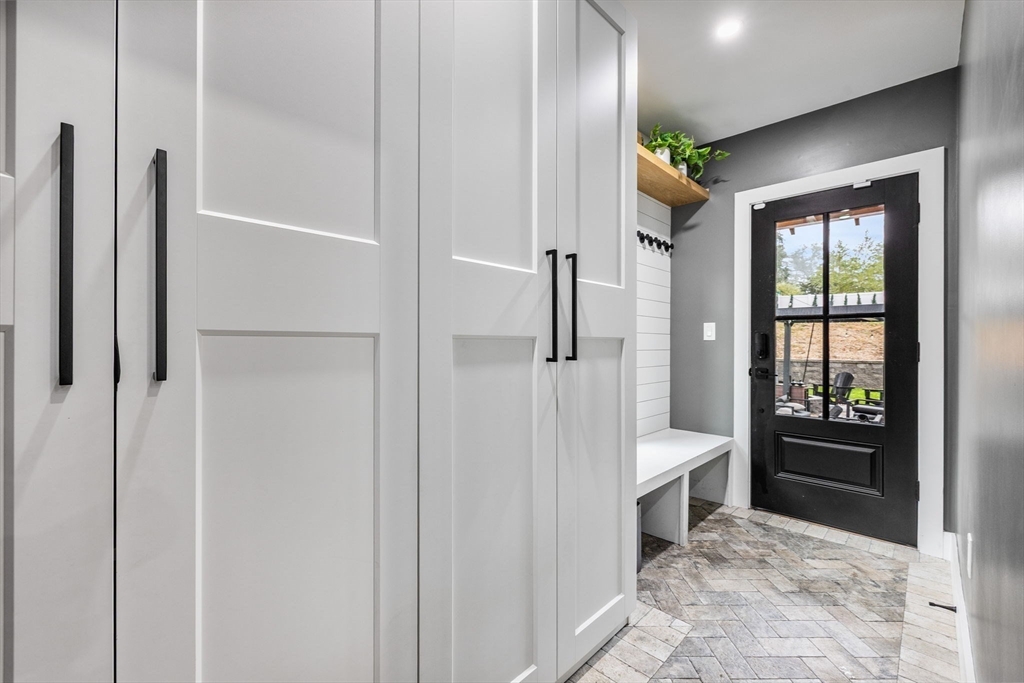 973 Main Street Lynnfield, MA 01940 - Photo 14 of 37