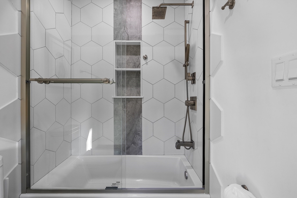 973 Main Street Lynnfield, MA 01940 - Photo 19 of 37 a bathroom with a bathtub