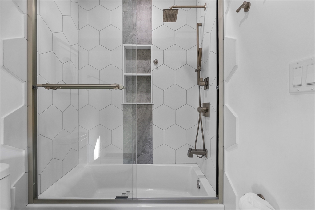 973 Main Street Lynnfield, MA 01940 - Photo 32 of 37 view of bathroom with bathtub