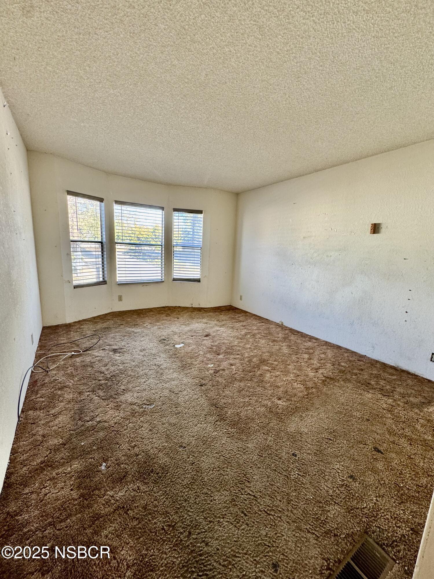 1317 V Street, Unit 58 Lompoc, CA 93436 - Photo 18 of 34 an empty room with a fireplace
