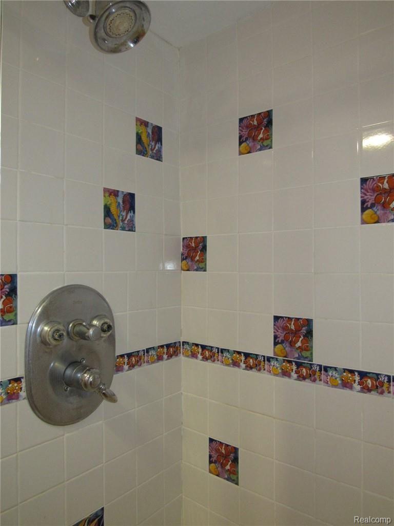 2928 Harvard Road Berkley, MI 48072 - Photo 19 of 21 Decorative tiles in the shower