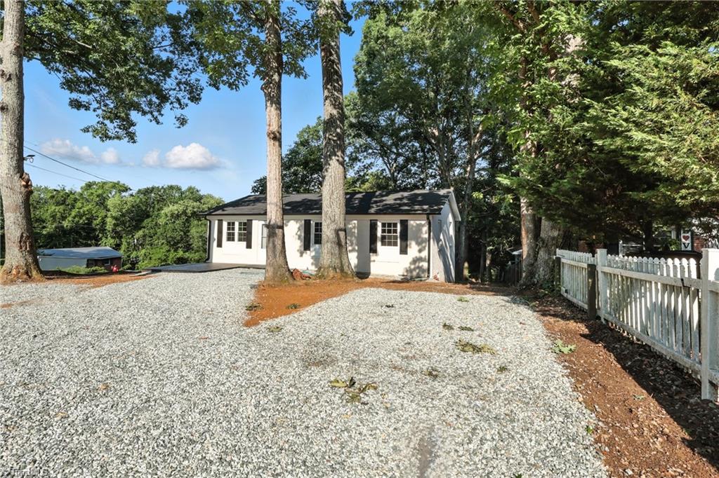630 Spring Garden Circle High Point, NC 27260 - Photo 2 of 33 Gallery Image 2
