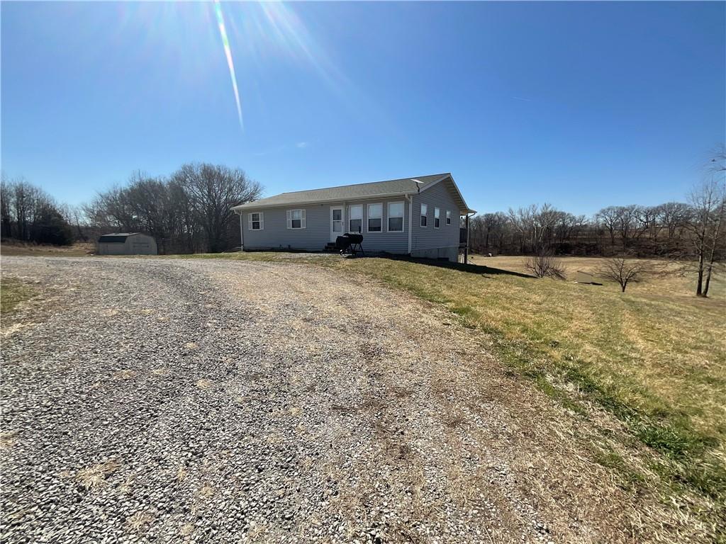 7250 Southeast Bobby Road Cameron, MO 64429 - Photo 3 of 33