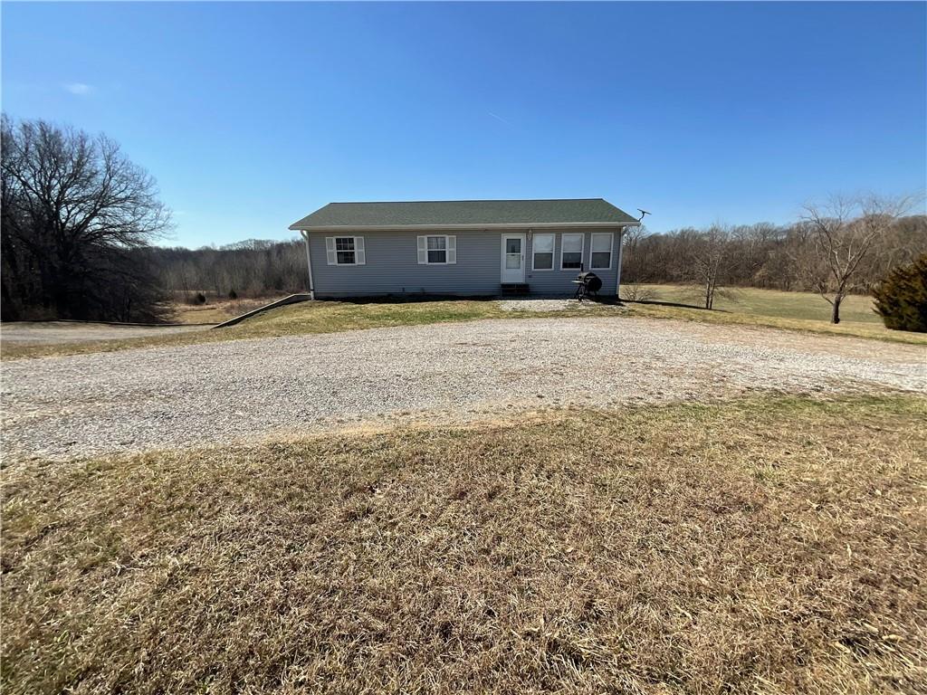 7250 Southeast Bobby Road Cameron, MO 64429 - Photo 3 of 34