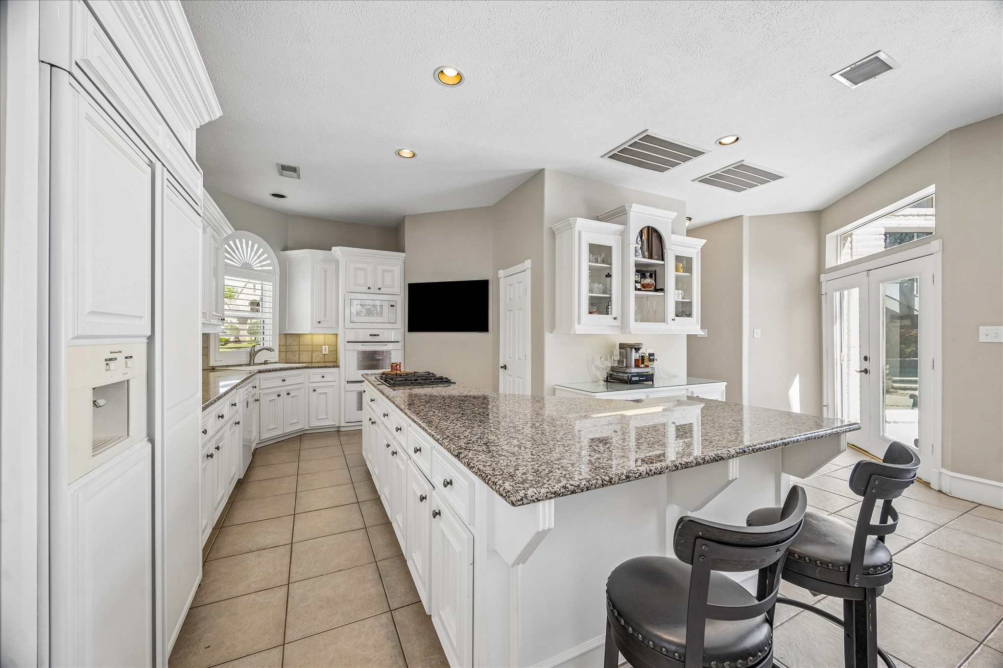 16407 Emilia Court Spring, TX 77379 - Photo 13 of 35 Entertainers kitchen!