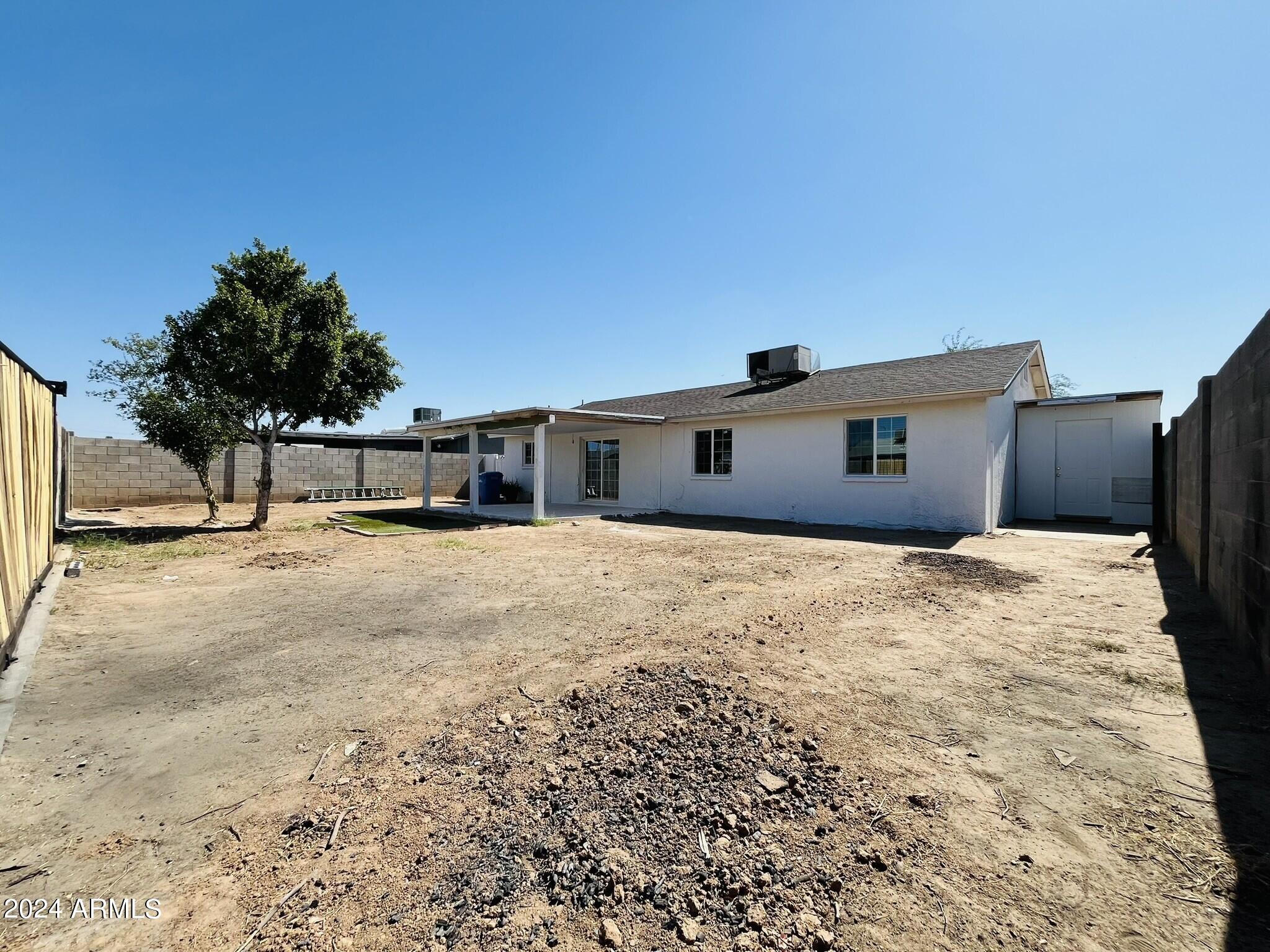 5154 West Berkeley Road Phoenix, AZ 85035 - Photo 17 of 19 a view of a terrace